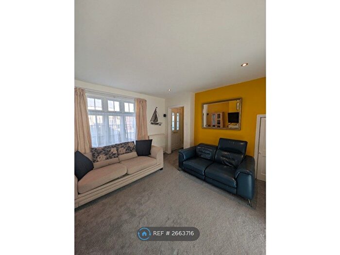 3 Bedroom End Terrace House To Rent In Cavendish Road, Sunbury On Thames, TW16