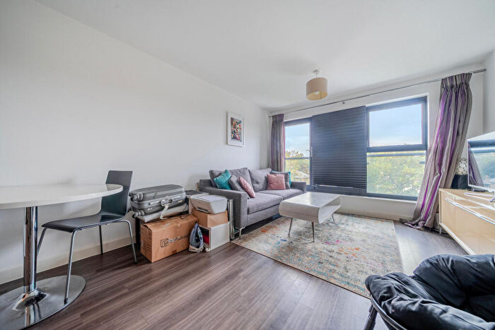 1 Bedroom Apartment For Sale In Lee High Road, London, SE13
