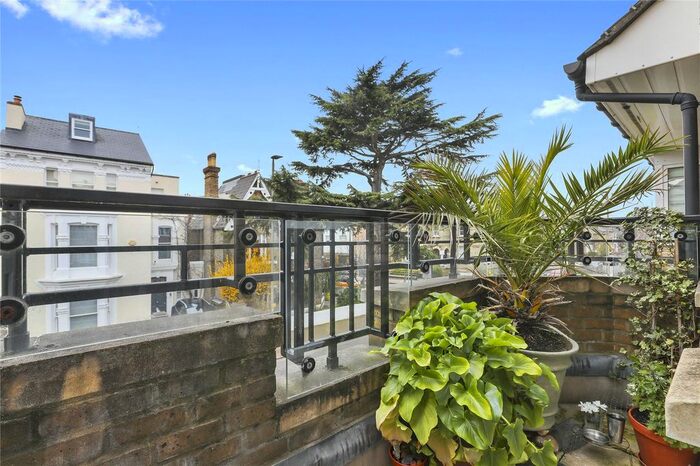 2 Bedroom Flat To Rent In Roma Court, Wandsworth Common, London, SW12