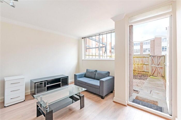 Flat To Rent In Malvern Road, Queens Park, NW6