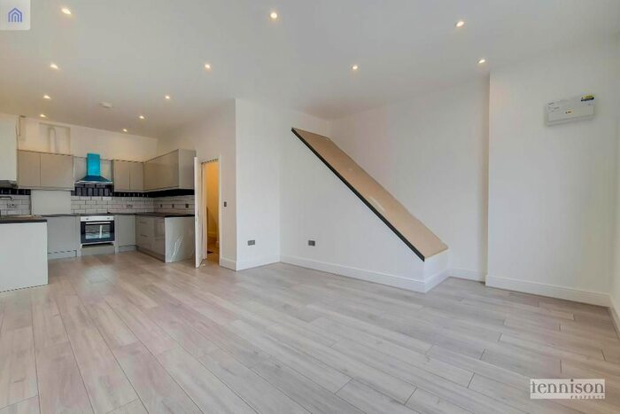 2 Bedroom Flat To Rent In Kingston Road, London, SW20