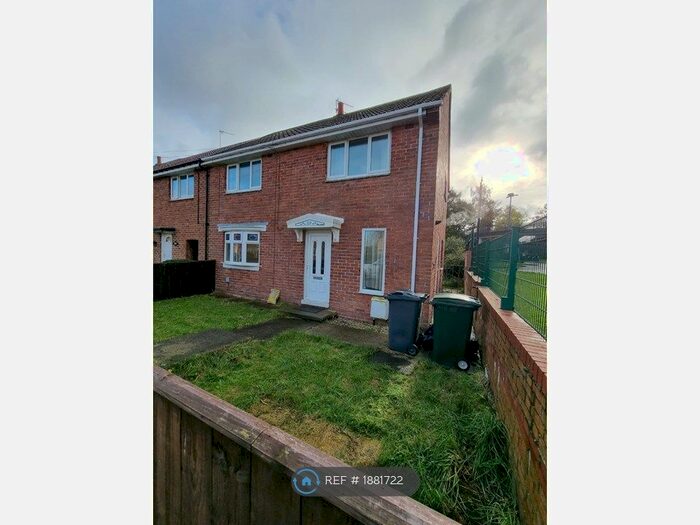 3 Bedroom End Of Terrace House To Rent In Chesters Avenue, Newcastle Upon Tyne, NE12