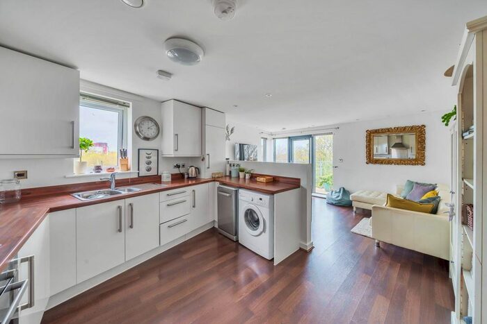 3 Bedroom Flat To Rent In Mono Lane, Feltham, TW13