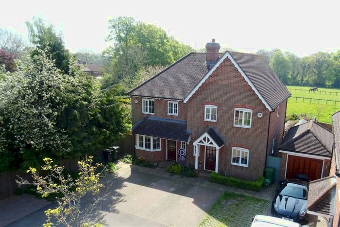 3 Bedroom Semi-Detached House To Rent In Morrison Close, Upper Basildon, Reading, RG8