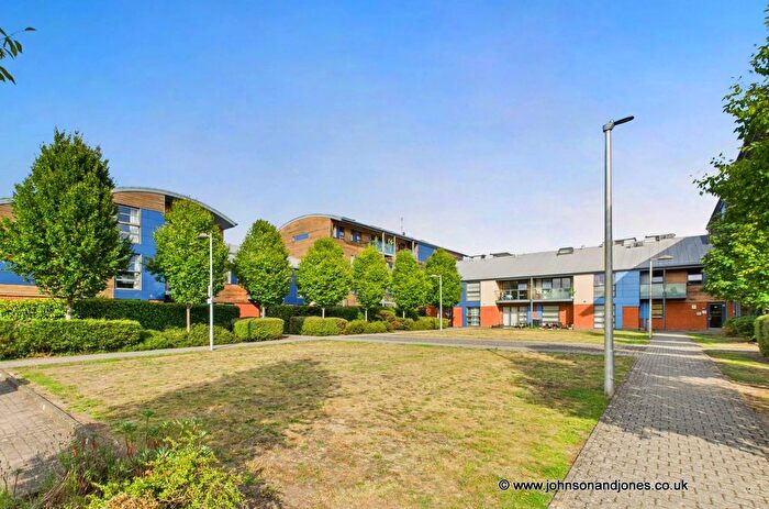 1 Bedroom Flat For Sale In Pretoria Road, Chertsey, KT16