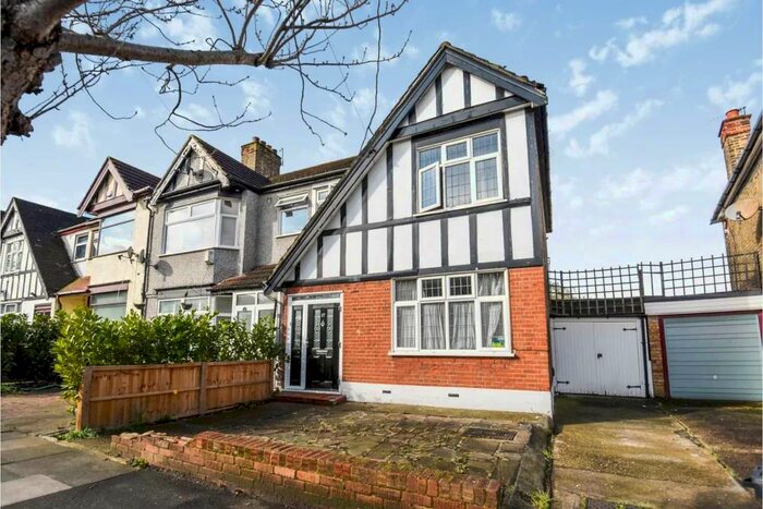 4 Bedroom End Of Terrace House To Rent In Yoxley Drive, Ilford, IG2