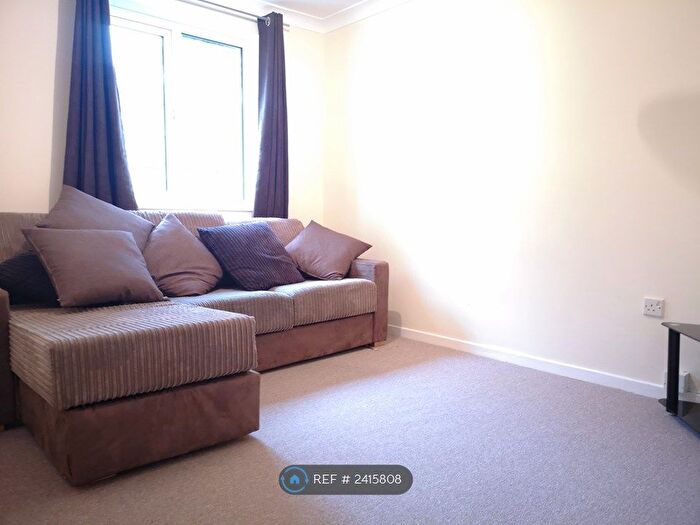 2 Bedroom Flat To Rent In Pendlebury, Bracknell, RG12