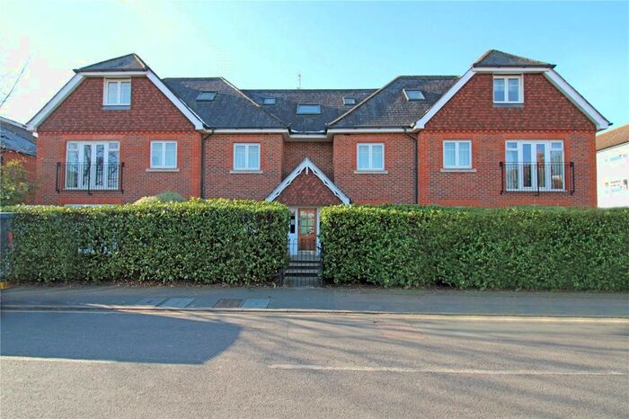 2 Bedroom Flat To Rent In Weylands Court, - Corrie Road, Addlestone, Surrey, KT15