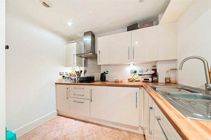 2 Bedroom Flat For Sale In Oakwood Avenue, Beckenham, BR3