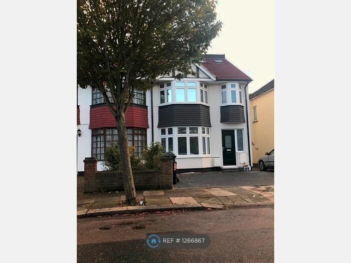 Studio To Rent In Eskdale Avenue, Northolt UB5