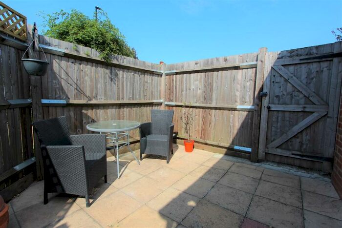 1 Bedroom Flat To Rent In Princes Avenue, Palmers Green, N13