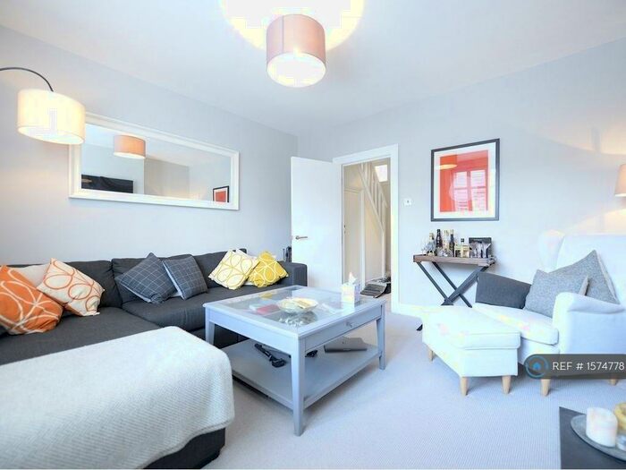 2 Bedroom Flat To Rent In Peckham, London, SE15