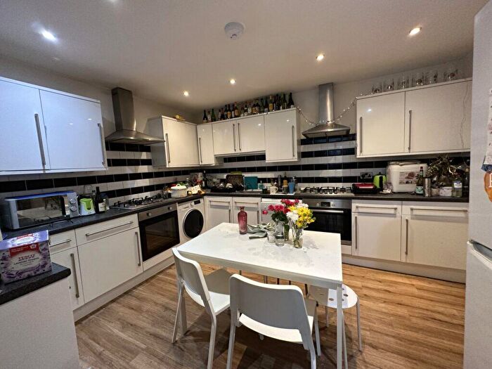 7 Bedroom Semi-Detached House To Rent In Arnfield Road - Withington - £ Pppw, M20