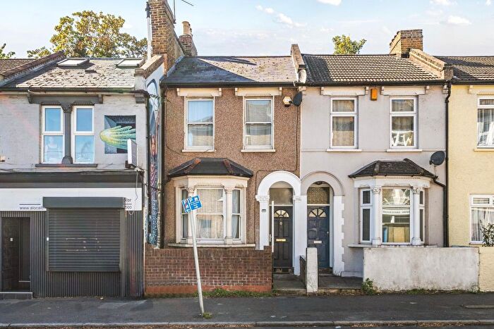 3 Bedroom End Terrace House For Sale In Parish Lane, London, SE20