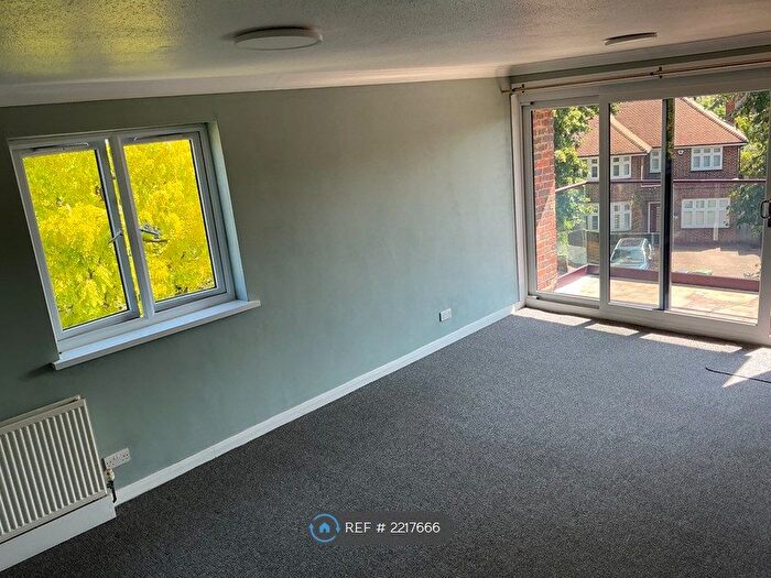 3 Bedroom Flat To Rent In Chestbrook Court, Enfield, EN1