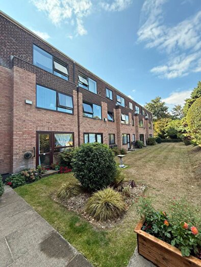 1 Bedroom Flat To Rent In Highcliffe, Christchurch, BH23