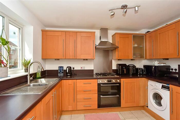 4 Bedroom Town House For Sale In Reams Way, Sittingbourne, Kent, ME10