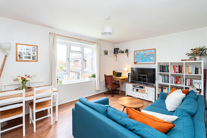 1 Bedroom Flat For Sale In Chester Close, Pixham, RH4