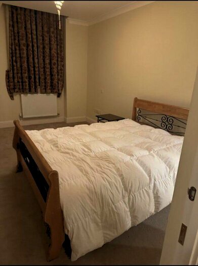 3 Bedroom Flat To Rent In Harvey Court, Sandy Mead, KT19