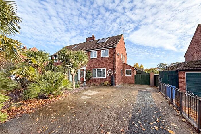 3 Bedroom Semi Detached House For Sale In Cox Green Road, Maidenhead, Berkshire, SL6