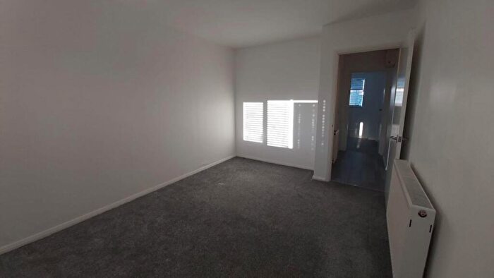 2 Bedroom Flat To Rent In Howard Road, SE25