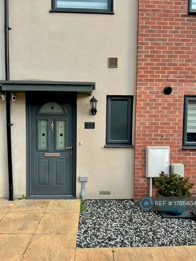 3 Bedroom Semi-Detached House To Rent In Trinity Way, Basingstoke, RG24