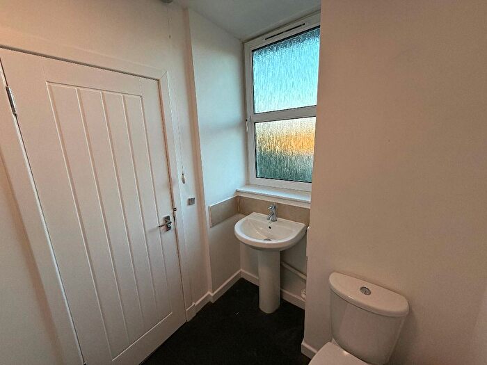 2 Bedroom Flat To Rent In Forfar Road, Stobswell, Dundee, DD4