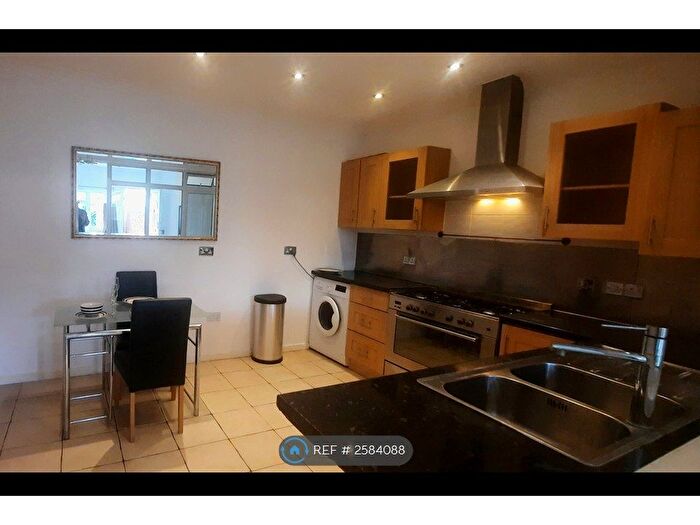 Studio To Rent In Bohun Grove, Hertfodshire, EN4