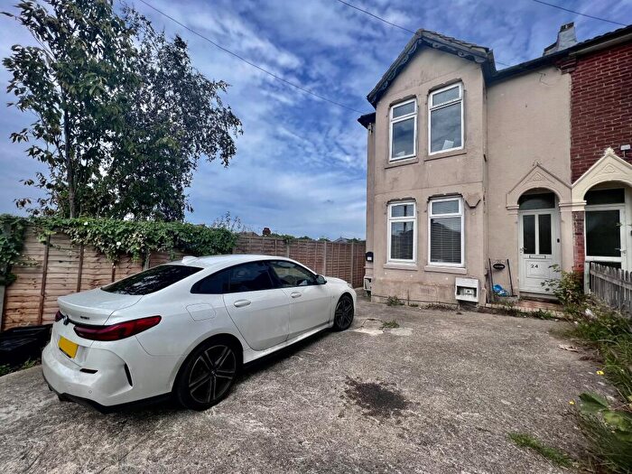 2 Bedroom Maisonette To Rent In Bond Road, Southampton, SO18
