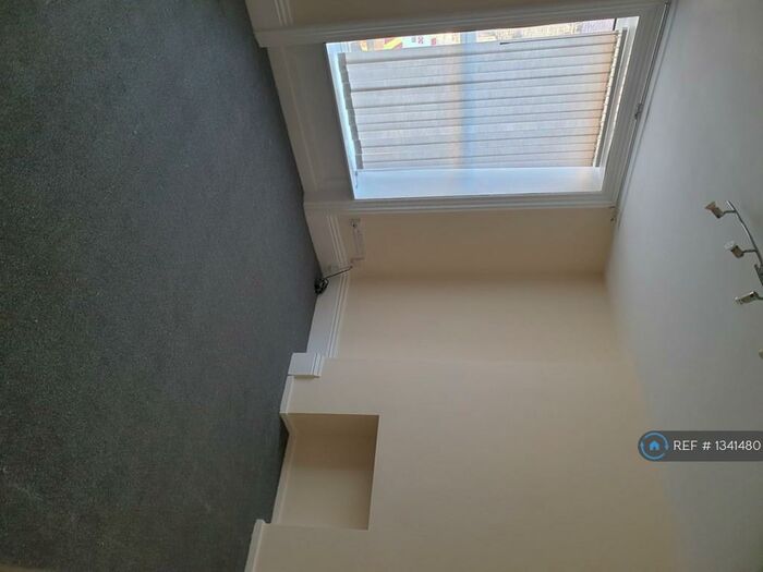 2 Bedroom Flat To Rent In Marsh, Huddersfield, HD1