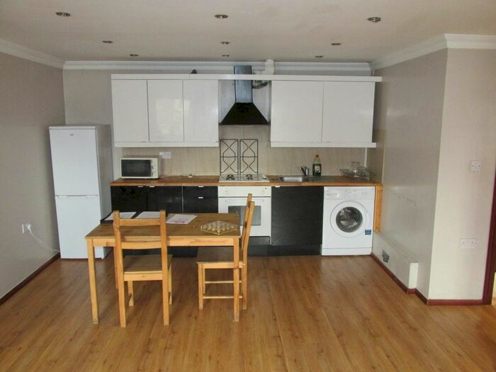 3 Bedroom Flat To Rent In Stanway Street, London, N1