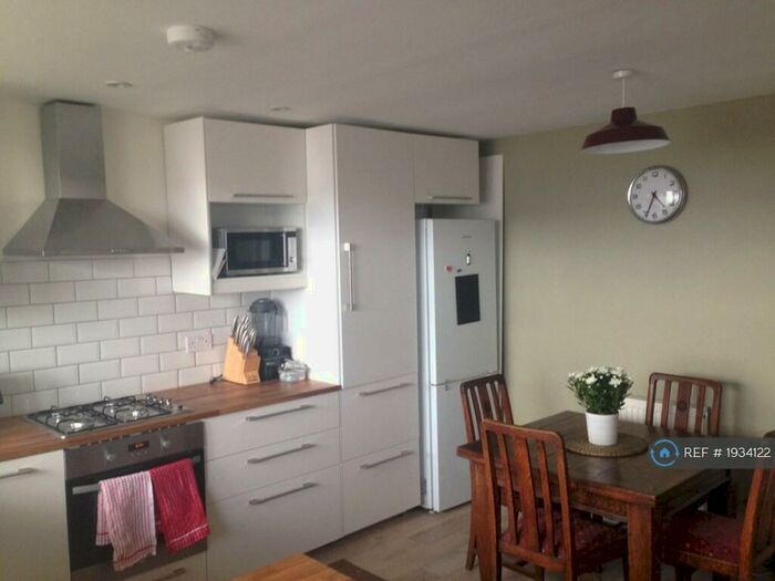 3 Bedroom Maisonette To Rent In Shellness Road, London, E5