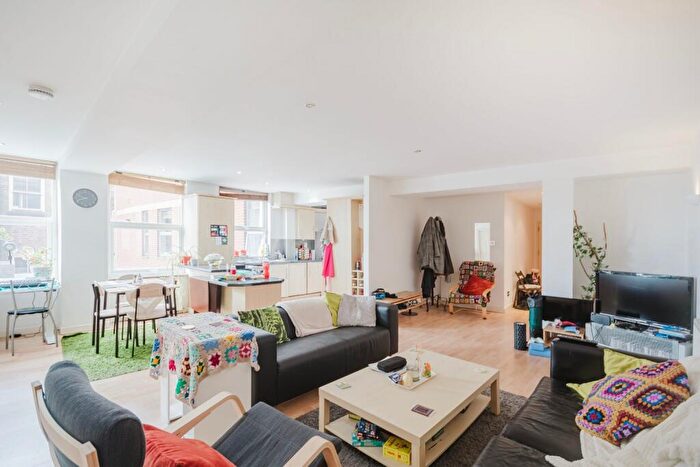 3 Bedroom Apartment For Sale In Barker Gate, Nottingham, NG1