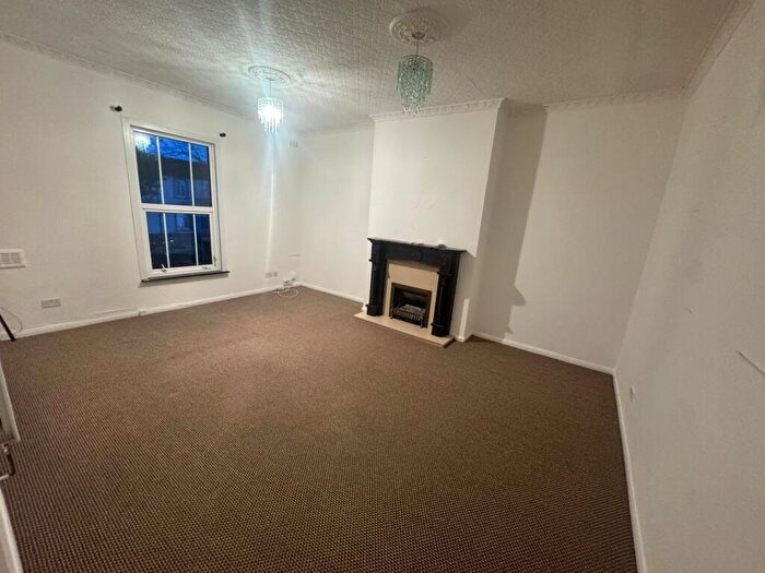 2 Bedroom Flat To Rent In South Road, Smethwick, B67