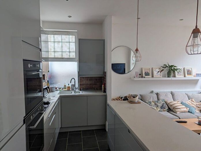 2 Bedroom Flat To Rent In Franciscan Road, Tooting, London, SW17