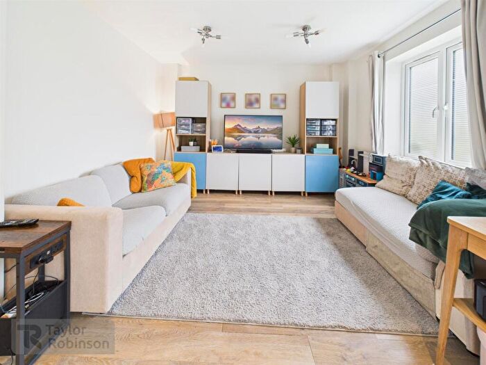 2 Bedroom Apartment For Sale In West Green, Crawley, RH11