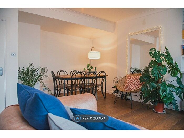 2 Bedroom Flat To Rent In Philbeach Gardens, London, SW5