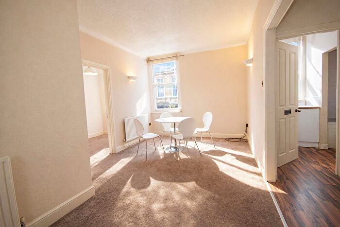 2 Bedroom Property To Rent In Ropergate, Pontefract, WF8