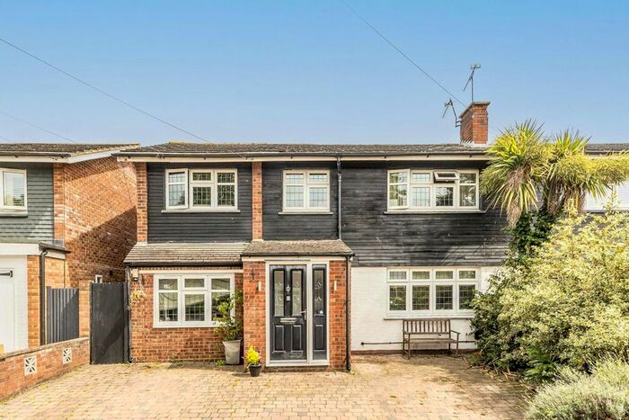 4 Bedroom Semi-Detached House To Rent In Oakhall Drive, Sunbury-On-Thames, TW16