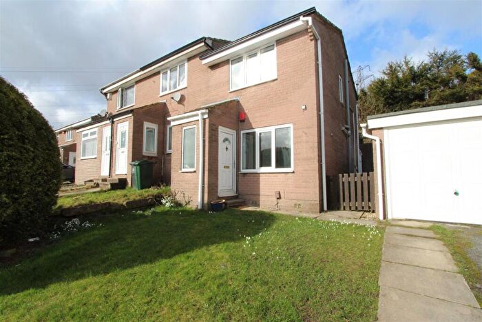 2 Bedroom Town House To Rent In Lichfield Mount, Bradford, BD2