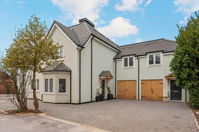 3 Bedroom Apartment For Sale In Ashley Road, Walton-on-Thames, KT12