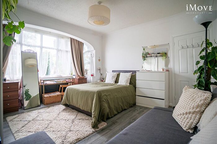 3 Bedroom Semi-Detached House For Sale In Convent Hill, London, SE19