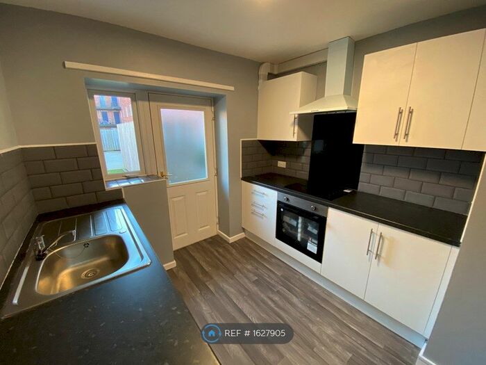 3 Bedroom Flat To Rent In Kirkley Lodge, Gosforth, Newcastle Upon Tyne, NE3