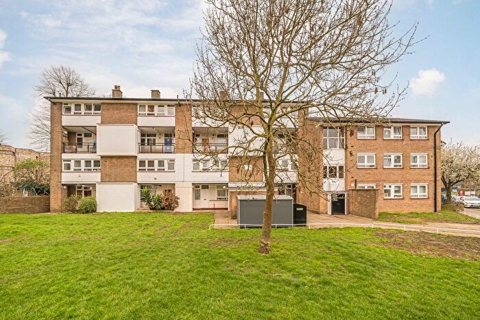 3 Bedroom Maisonette For Sale In Castlecombe Drive, Wimbledon, SW19