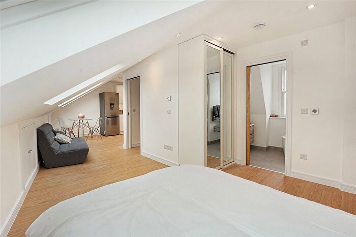 Studio To Rent In Northcote Road, Between The Commons, SW11