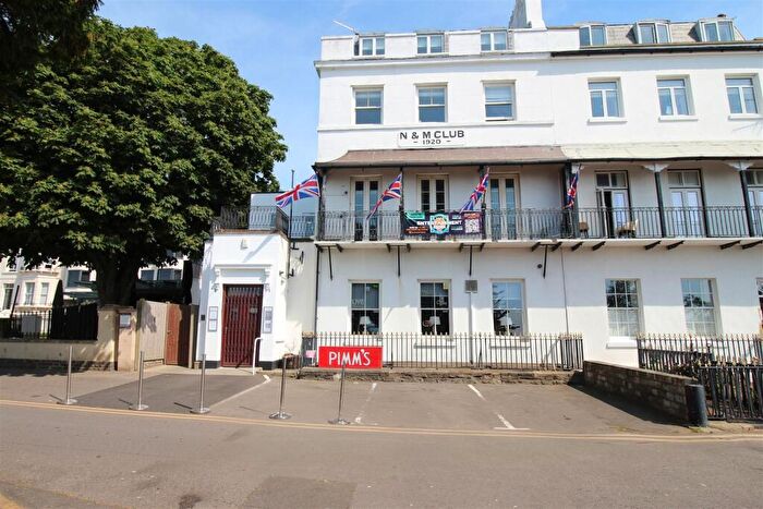 2 Bedroom Apartment For Sale In Royal Terrace, Southend-On-Sea, SS1