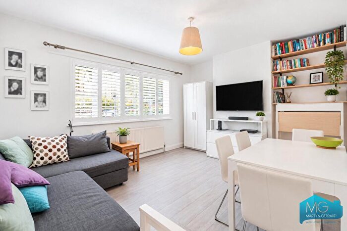 2 Bedroom Apartment For Sale In Parliament Hill, London, NW3