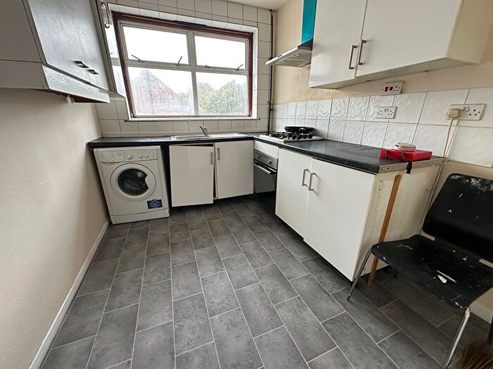 2 Bedroom Flat To Rent In Gainsborough Avenue, London, E12