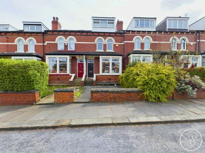 4 Bedroom Terraced House For Sale In Carter Mount, Leeds, LS15