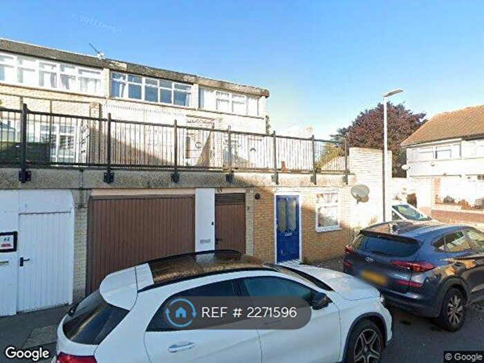 Studio To Rent In Mayfield Close, Uxbridge, UB10